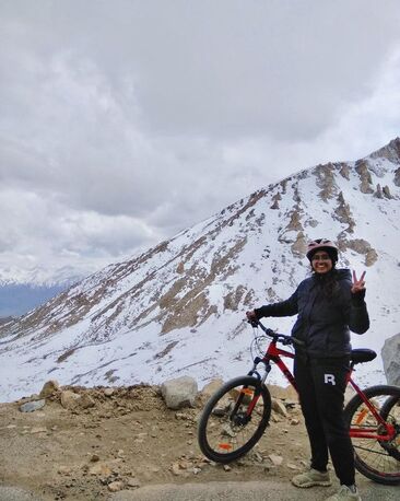 Cycling on the highest mountain pass in the world